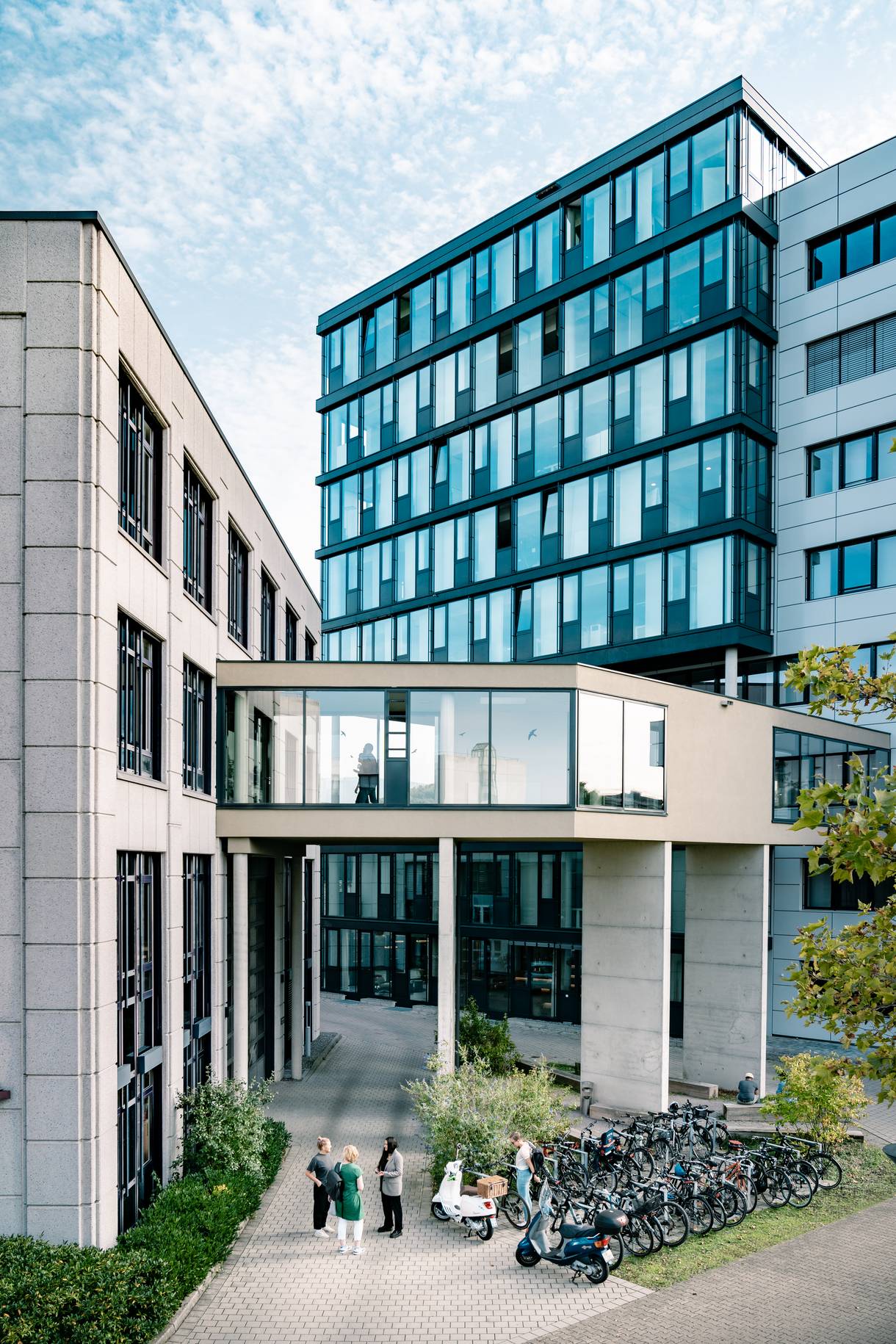 Seitenansicht: Hauptsitz der Haufe Group in Freiburg 